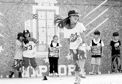 Locking(鎖舞) 強調干凈利落 Locking(鎖舞) 強調干凈利落