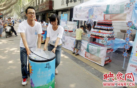 河南交通廣播聯(lián)合冰露·純悅設(shè)置的愛心高考能量加油站 河南交通廣播聯(lián)合冰露·純悅設(shè)置的愛心高考能量加油站