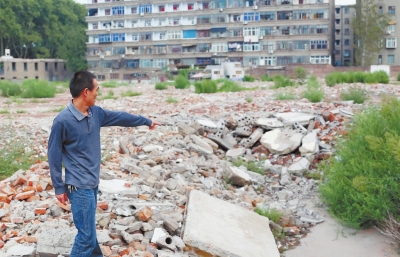 寧寧的父親說：女兒就是在這兒被打的。