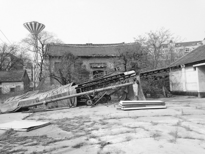 破敗不堪的盧醫廟山門 破敗不堪的盧醫廟山門