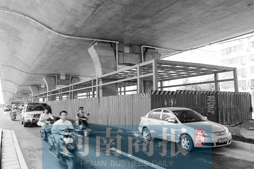 建設(shè)中的隴海路快速公交站臺(tái),這條線路或取名B5 建設(shè)中的隴海路快速公交站臺(tái),這條線路或取名B5