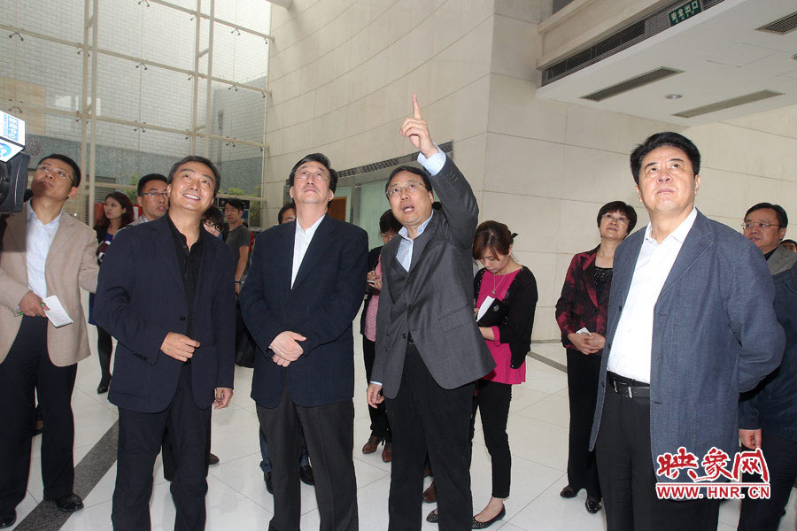 河南省委書(shū)記、省人大常委會(huì)主任郭庚茂視察河南人民廣播電臺(tái) 映象網(wǎng)記者邵恰 段晉哲/攝 河南省委書(shū)記、省人大常委會(huì)主任郭庚茂視察河南人民廣播電臺(tái) 映象網(wǎng)記者邵恰 段晉哲/攝