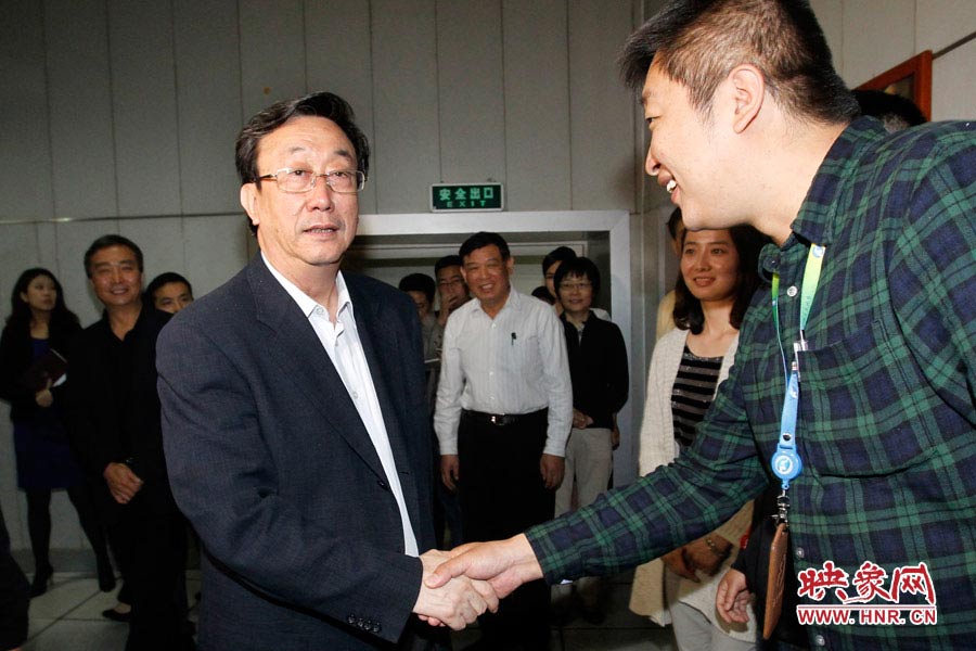 河南省委書(shū)記、省人大常委會(huì)主任郭庚茂視察河南人民廣播電臺(tái) 映象網(wǎng)記者邵恰 段晉哲/攝 河南省委書(shū)記、省人大常委會(huì)主任郭庚茂視察河南人民廣播電臺(tái) 映象網(wǎng)記者邵恰 段晉哲/攝