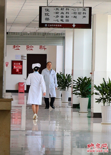 現代化的江油市中醫院寬敞明亮
