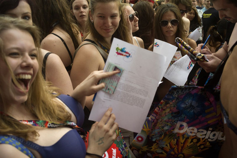 捷克商場(chǎng)半裸購物