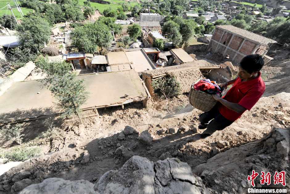 甘肅定西地震：岷縣永光村救援現(xiàn)場(chǎng)直擊