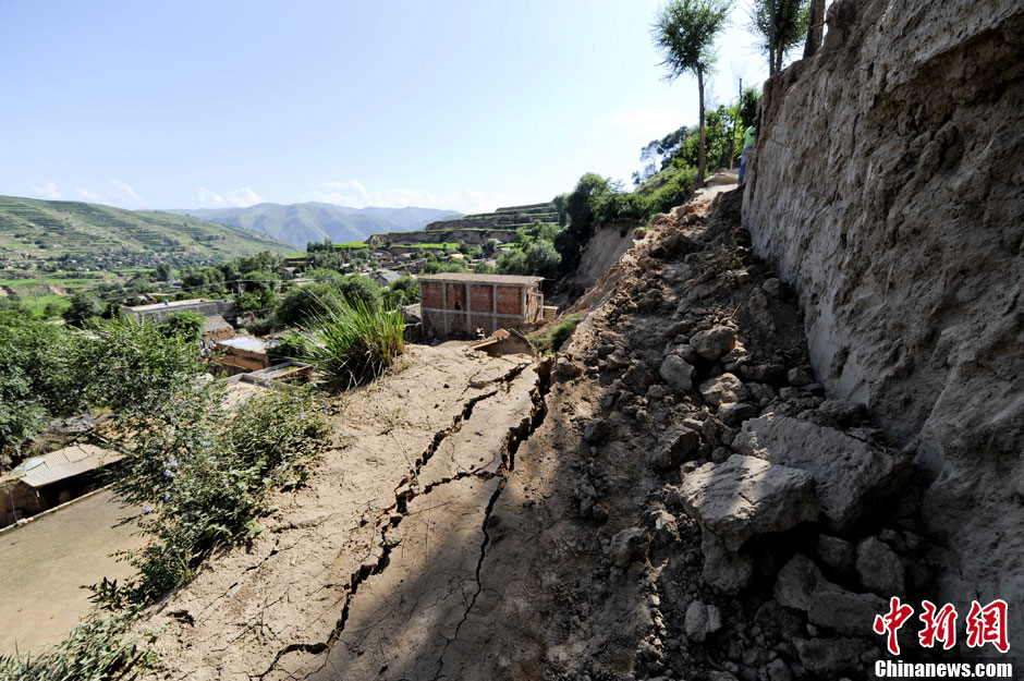 甘肅定西地震：岷縣永光村救援現(xiàn)場(chǎng)直擊