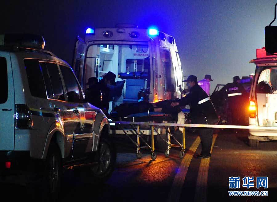 2013年1月9日，合肥，事故現(xiàn)場，兩輛受損車輛已經(jīng)全部變形