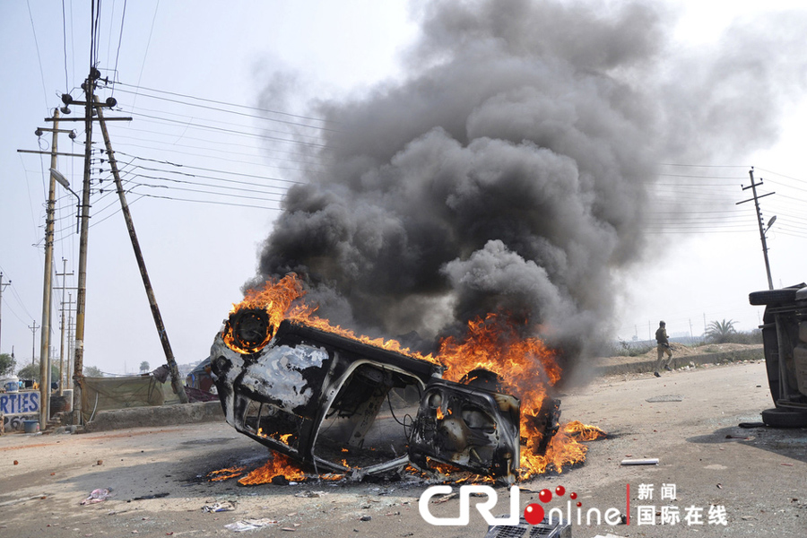 印度大罷工演變?yōu)楸┝_突 印度大罷工演變?yōu)楸┝_突