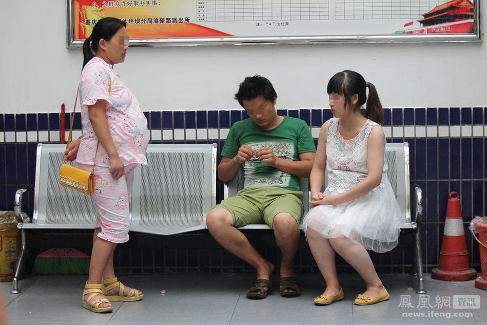 派出所內的小三與原配 派出所內的小三與原配