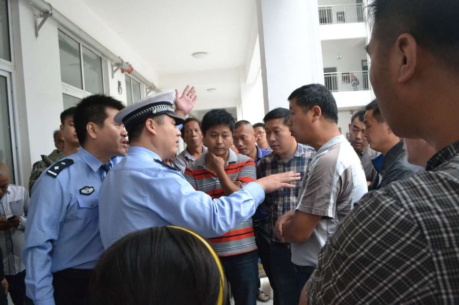 700余學生被趕出教室 700余學生被趕出教室