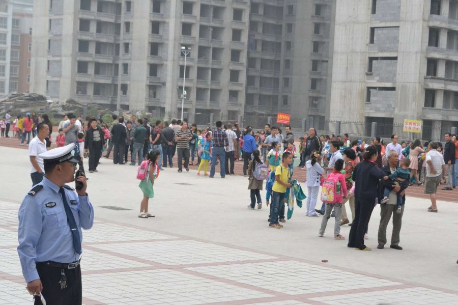 700余學生被趕出教室 700余學生被趕出教室