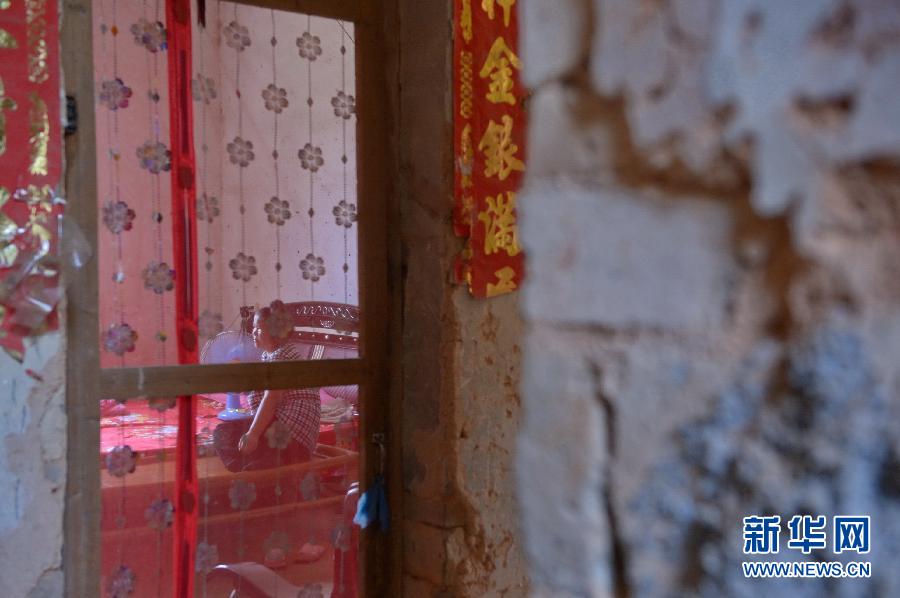 農(nóng)場棚戶區(qū)的最后留守家庭：留下的是回憶，迎來的是幸福