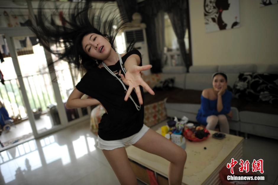 一對姐妹花的電商人生 一對姐妹花的電商人生