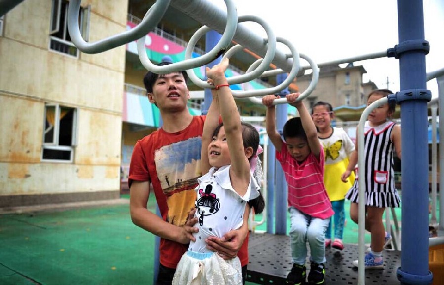 幼兒園90后“男阿姨”的一天 幼兒園90后“男阿姨”的一天