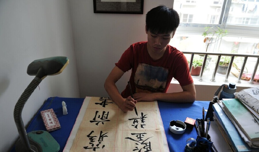 幼兒園90后“男阿姨”的一天 幼兒園90后“男阿姨”的一天