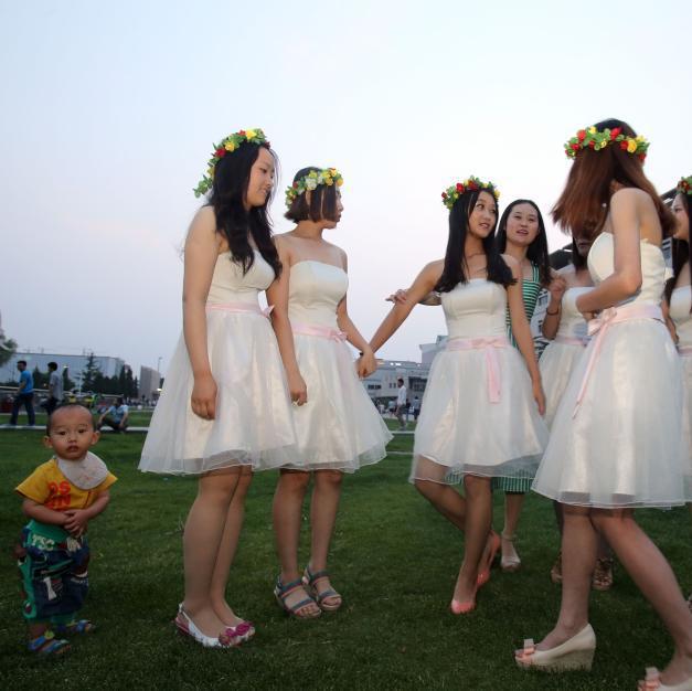 “畢業寫真”走紅高校