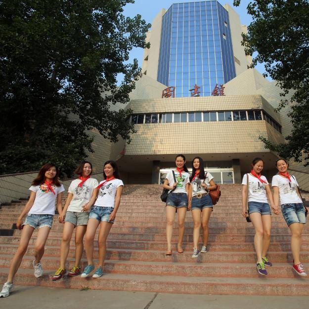 “畢業寫真”走紅高校