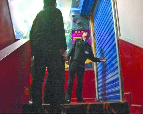 民警趕到時,動漫城已提前關門 民警趕到時,動漫城已提前關門