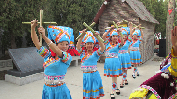 南山旅游景區新增苗族特色表演