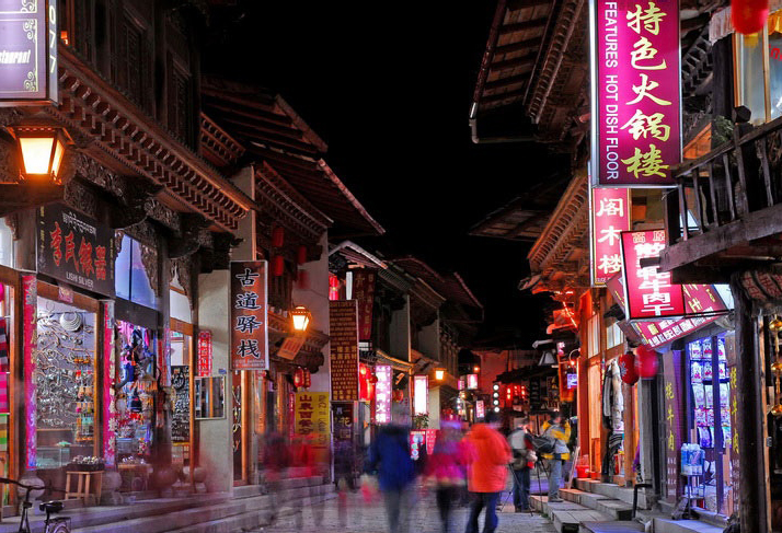 香格里拉大火燒醒“過度旅游開發”