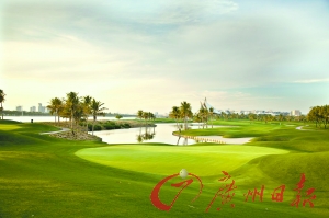 　　球場(chǎng)黃昏景色迷人。　　