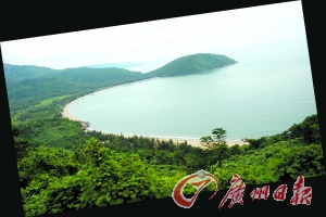 長(zhǎng)長(zhǎng)的沙灘海岸。