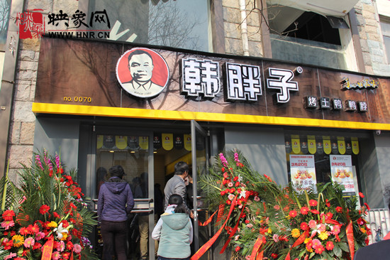 　　“韓胖子”千只茶香雞茶香鴨捐贈環衛工人、農民工學子和鄭州市社會福利院。