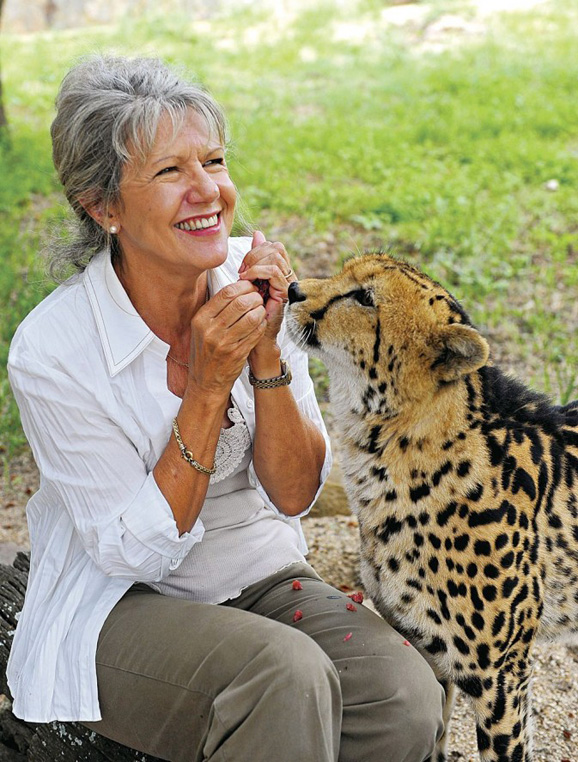 　　自然保護(hù)區(qū)、瀕危動(dòng)物 中心、奢華營(yíng)地酒店,無(wú)一不是Lente女士熱愛(ài)動(dòng)物和大自然的杰作