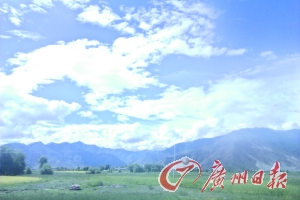 途中的大河煙波浩渺。