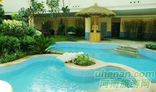 深秋去堯山賞紅葉、泡溫泉、拜大佛