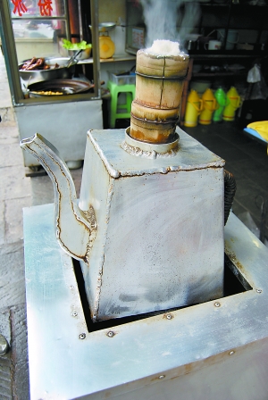 青巖古鎮的糕粑稀飯。