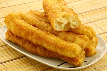 油條(資料圖片) 油條(資料圖片)