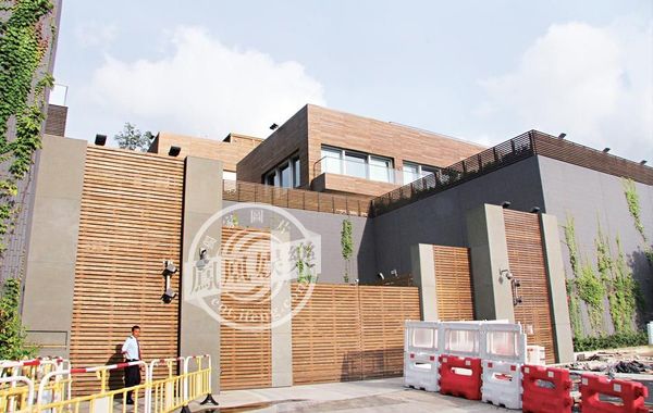 林青霞獲老公贈價值9億多“皇宮”，圖為林青霞豪宅大門口。