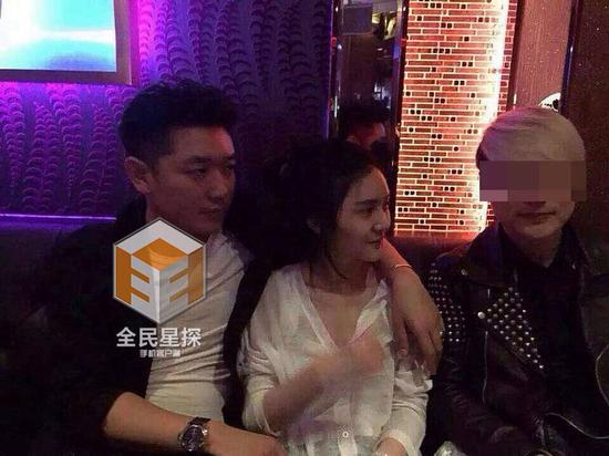 田源摟著激吻門女主，自稱是在勸架