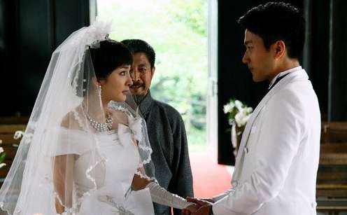 楊冪劉愷威婚紗造型。