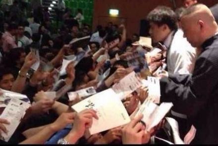 郭德綱率德云社在德國演出 郭德綱率德云社在德國演出