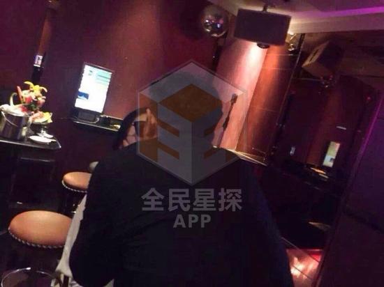 網絡曝光的田源激吻照,田源稱是角度問題