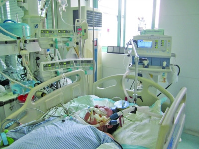 每天愛豪飲的廚師把自己喝成“牛奶血”了。 每天愛豪飲的廚師把自己喝成“牛奶血”了。