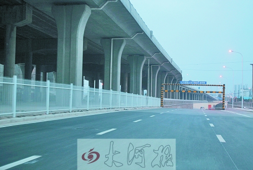 下穿隧道限高3米，不影響公交車通行。