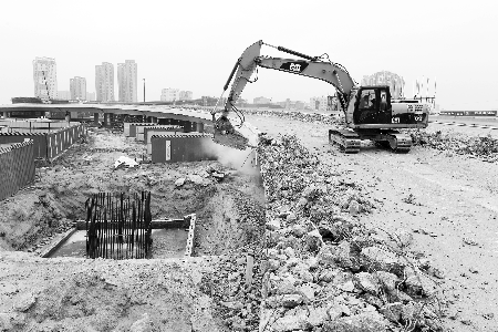 昨日，這座立交橋開始正式拆除