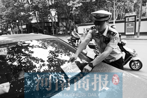 有了這張挪車卡，不會泄露隱私，別人又能方便地聯系上自己記者 邱曉峰/攝