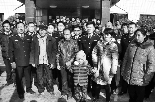 河南參與公安部抓捕行動逮住55個人販子 救出24名兒童 河南參與公安部抓捕行動逮住55個人販子 救出24名兒童