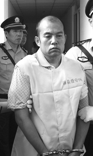 王書金前日被帶往邯鄲中院受審。 新華社發