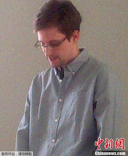 據外媒報道，美國“棱鏡”監控計劃泄密者愛德華·斯諾登于莫斯科時間7月12日在莫斯科謝列梅捷沃機場與多