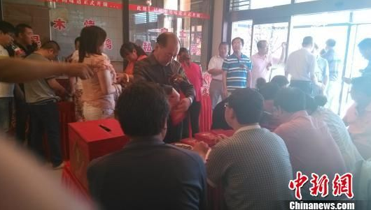 河北貧困縣鎮書記花費20萬嫁女收禮百萬被免職