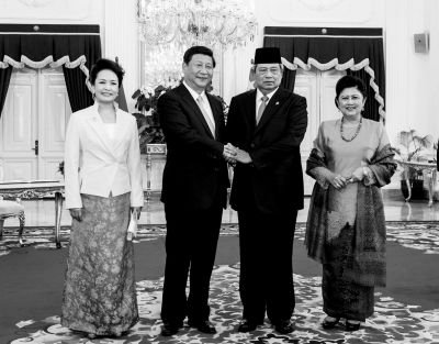 2日，國家主席習(xí)近平在雅加達(dá)同印度尼西亞總統(tǒng)蘇西洛舉行會談。 新華社發(fā)