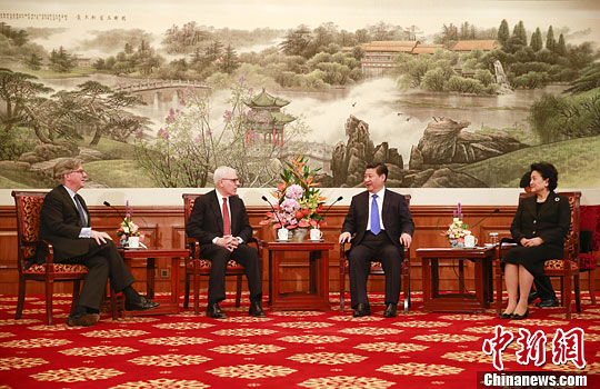 10月23日,中國國家主席習近平在北京釣魚臺國賓館會見清華大學經濟管理學院顧問委員會海外委員。 10月23日,中國國家主席習近平在北京釣魚臺國賓館會見清華大學經濟管理學院顧問委員會海外委員。