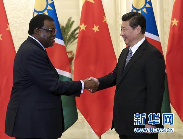 4月8日,國(guó)家主席習(xí)近平在北京人民大會(huì)堂會(huì)見納米比亞總理根哥布。新華社記者 龐興雷 攝 4月8日,國(guó)家主席習(xí)近平在北京人民大會(huì)堂會(huì)見納米比亞總理根哥布。新華社記者 龐興雷 攝