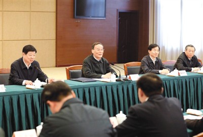 3月25日,王岐山在山東省臨沂市蒙陰縣主持召開蒙陰縣委常委擴大會議。 3月25日,王岐山在山東省臨沂市蒙陰縣主持召開蒙陰縣委常委擴大會議。